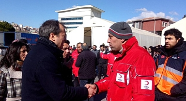 Vatan Partisi İzmir İl Başkanlığı yardım köprüsünü kurdu “Zorlukların içinden kenetlenerek çıkacağız”