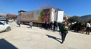Yaş meyve sebze sektörü, araçları ile Türkiye’nin yardımlarını deprem bölgesine taşıyor