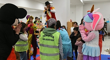 Yenişehir Belediyesi depremden etkilenen çocukları unutmuyor