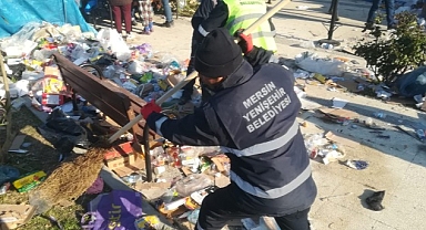 Yenişehir Belediyesi Hatay’da çevre temizliği çalışmalarına destek veriyor