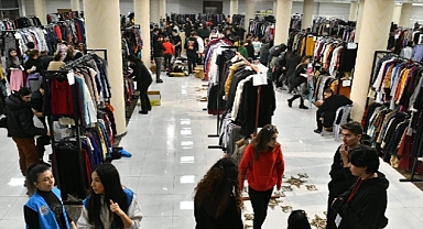 Yenişehir Belediyesinin giysi evinden ilk gün 4 bini aşkın afetzede yararlandı