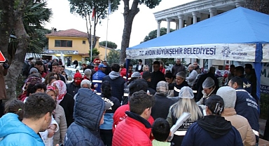 Aydın Büyükşehir Belediyesi Kentin Birçok Noktasında İftar Sofraları Kurmaya Devam Ediyor