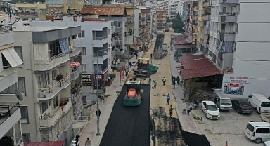 Aydın Büyükşehir Belediyesi Kuşadası’nın Yollarını Yeniliyor
