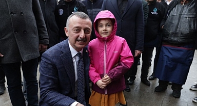 Başkan Büyükakın, Perşembe Pazarı'nı dolaştı