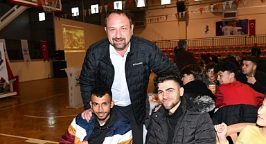 Başkan Gümrükçü Dayanışma Gönüllüsü Gençlerle Buluştu
