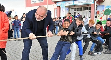 Başkan Sandıkçı Deprem Bölgesinde Depremzedelerle İftar Yaptı