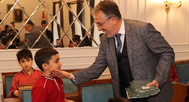 Başkan Savran, Minik Ziyaretçilerine Belediyeciliği Anlattı