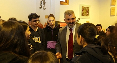 Başkan Sezer Kitap Tutkunlarını Ödüllendirdi