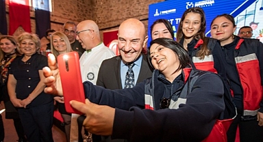 Başkan Soyer evde bakım hizmeti veren sağlık personelini kutladı “Eşrefpaşa Hastanesi bambaşka bir hikâye yazıyor”