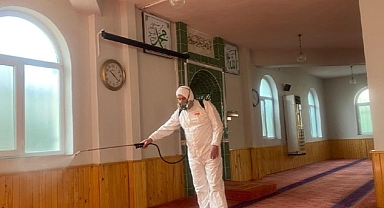 Bayraklı’nın camileri dezenfekte ediliyor