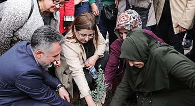 CHP Bayraklı, kadınlar anısına fidan dikti