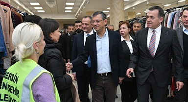 CHP'li Özgür Özel, Yenişehir Belediyesi Giysi Evi'nde depremzedeleri ziyaret etti