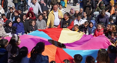 Çocuklar Doyasıya Eğlendi, Doyasıya Oyun Oynadı