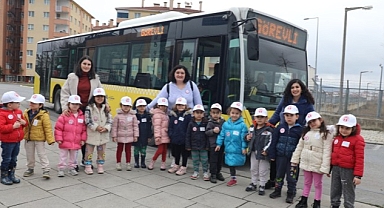 Çocuklara Otobüste Deprem Eğitimi
