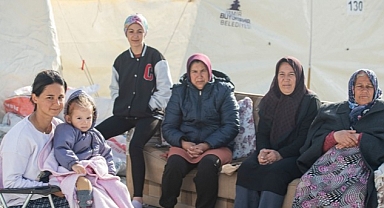 Depremzede kadınlar 8 Mart’ı buruk karşıladı “Ne güzel yaşıyorduk, sıcak bir yuvamız vardı”