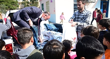 Depremzede öğrencilerin kırtasiye malzemeleri Kemer Belediyesi’nden