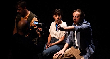 ENKA Sanat imzası taşıyan tiyatro oyunu “Nuh’un Gemisini Aramak” yeniden sahnelerde!