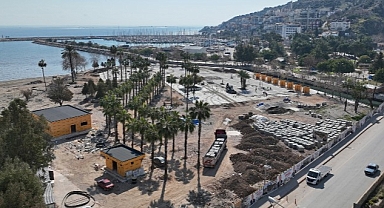 Finike Cumhuriyet Meydanı'nda yüzde 70 tamamlandı