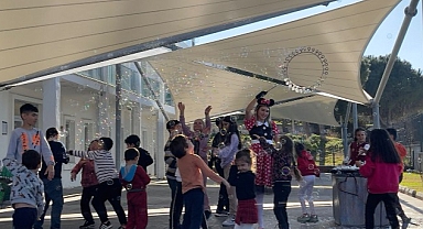 Foça'da Okullara devam edebilecek depremzede öğrenciler için gerekli yönlendirmeler yapılıyor