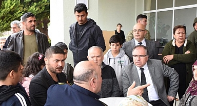 Foçalılar Depremzede Komşularının Yanında