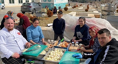 Gasto İnegöl Şefleri Günlük 11 Bin Kişiye Sıcak Yemek Çıkarıyor