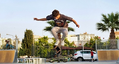 Gaziemir’in tematik parklarına yoğun ilgi