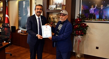 Herkes arsa ararken o arsasını bağışladı
