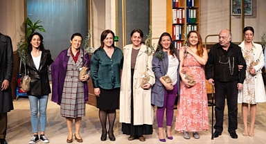 İzmir Şehir Tiyatroları ile İzmir Kent Konseyi depremzede kadınlar için ele ele verdi