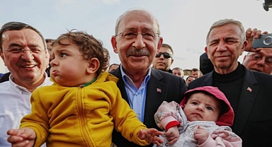 Kemal Kılıçdaroğlu Konak Belediyesi’nin çadır kentini ziyaret etti