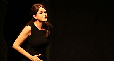 'Kurdele Ya Da Artı Sonsuz' 100'üncü temsilini yaptı