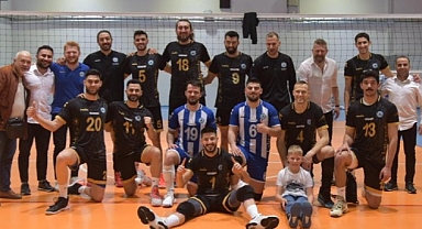Lider, Evindeki Son Maçında da Galip