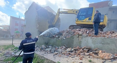 Malkara Belediyesi Tarafından Metruk Binaların Yıkımı Devam Ediyor