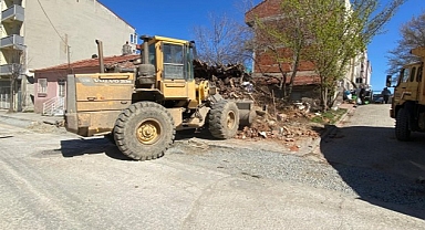 Malkara Belediyesi Tarafından Metruk Binanın Yıkımı Gerçekleştirildi