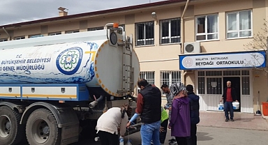 Muğla Büyükşehir Ekipleri Çadır Kentlerin Su İhtiyaçlarını Karşılıyor