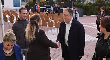 Nevşehir Belediye Başkanı Dr. Mehmet Savran, orucunu deprem bölgesinden gelen ailelerle birlikte KYK Yurdunda açtı