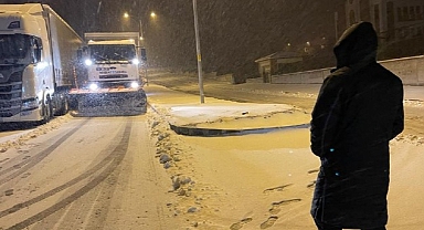 Nevşehir Belediyesi Ekipleri Karla Mücadele Çalışmalarını Sürdürüyor