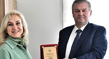 Osmangazi’de en çevreci muhtar ve öğrencilere plaket