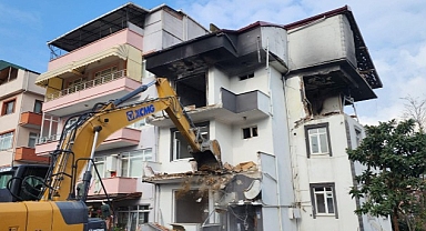 Patlamada Ağır Hasar Alan Binanın Yıkımı Tamamlandı