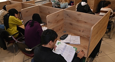 Selçuklu Belediye Başkanı Ahmet Pekyatırmacı, “Konya Türkiye’de kütüphanelerin en yoğun kullanıldığı şehir. Bunda ilçemize kazandırdığımız modern ve fonksiyonel kütüphanelerin katkısı büyük” 