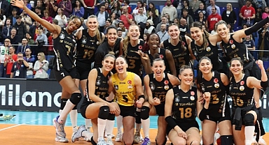VakıfBank, 11. kez üst üste yarı finalde