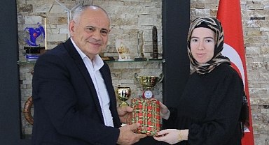Yahyalı Belediye Başkanı Esat Öztürk, 8 Mart Dünya Kadınlar Günü'nü Kutladı
