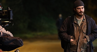 Yeni Netflix Dizisi Kübra’nın Setinden İlk Görsel Paylaşıldı