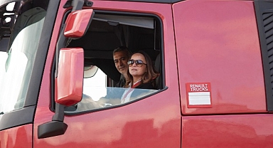 Yol açın...Renault Trucks direksiyonunda kadın sürücü var!