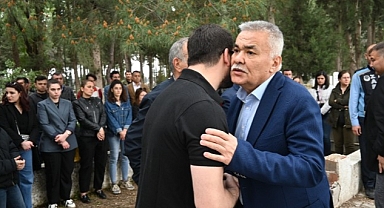 18 Nisan 2021’de hayatını kaybeden merhum Torbalı Belediye Başkanı İsmail Uygur, ölümünün ikinci yıl dönümünde mezarı başında anıldı