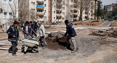 2000 Evler Mahallesi 5. Yol’da bulunan park, Nevşehir Belediyesi Park ve Bahçeler Müdürlüğü ekiplerince yenileniyor.