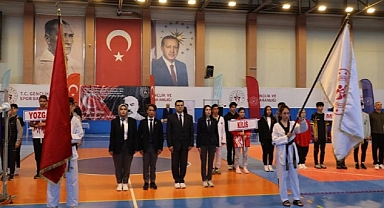 2022-2023 Yılı Okul Sporları Taekwondo (Kyorugi) Gençler Kız - Erkek Grup Müsabakaları, Nevşehir’de başladı
