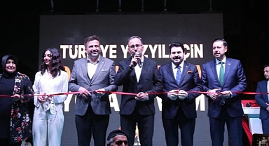 AK Parti Buca ilçe başkanlığının düzenlediği Birlik ve Beraberlik İftar sofrasına Bucalılar büyük ilgi gösterdi.