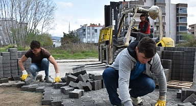 Akçay Sarıkız Meydanı Yeniden Düzenleniyor