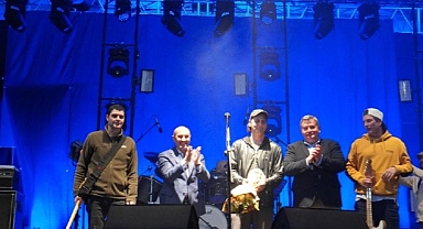 Alaçatı Ot Festivali'nde Duman İzdihamı