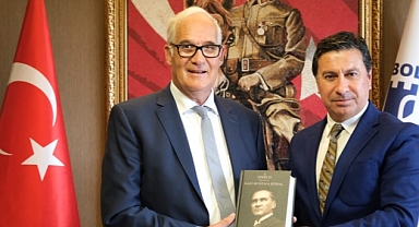 Almanya Federal Cumhuriyeti İzmir Başkonsolosu Dr. Detlev Wolter, Bodrum Belediye Başkanı Ahmet Aras’ı makamında ziyaret etti